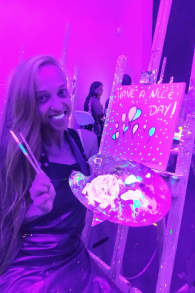 Photo 5 from Neon Brush: Uma experiência de pintura que brilha no escuro!