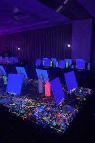 Photo 3 from Neon Brush: Malerlebnis im Dunkeln mit Drinks