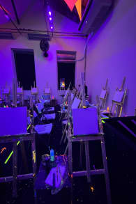 Photo 3 from Neon Brush: Uma experiência de pintura que brilha no escuro!