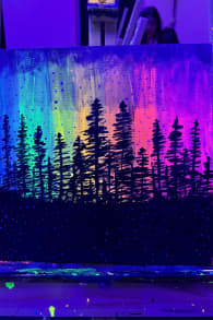 Photo 2 from Neon Brush: Uma experiência de pintura que brilha no escuro!
