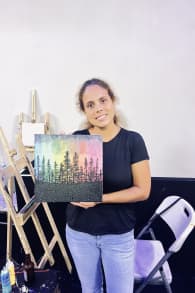 Photo 1 from Neon Brush: Uma experiência de pintura que brilha no escuro!