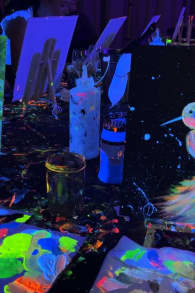 Photo 4 from Neon Brush: Malerlebnis im Dunkeln mit Drinks