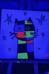 Photo 3 from Neon Brush: Una Experiencia de Pintura que Brilla en la Oscuridad