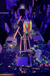 Photo 1 from Neon Brush: Malerlebnis im Dunkeln mit Drinks