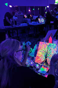 Photo 0 from Neon Brush: Malerlebnis im Dunkeln mit Drinks