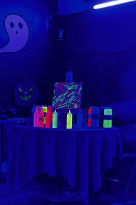 Photo 0 from Neon Brush: Una Experiencia de Pintura que Brilla en la Oscuridad
