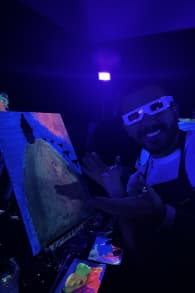 Photo 3 from Neon Brush: Ein Glow-in-the-Dark-Malerlebnis