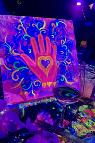 Photo 4 from Neon Brush: Malerlebnis im Dunkeln mit Drinks