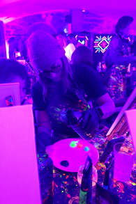 Photo 3 from Neon Brush Kids : Une expérience artistique en famille
