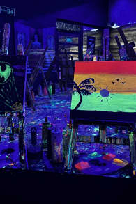 Photo 1 from Neon Brush Kids na Colecta: Uma aula de pintura em neon para toda a família