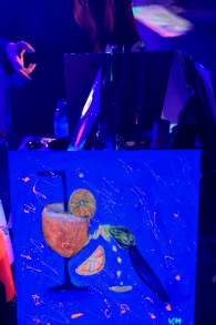 Photo 4 from Neon Brush: Ein Glow-in-the-Dark-Malerlebnis