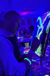 Photo 3 from Neon Brush Roma: laboratorio di pittura al buio