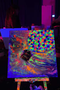 Photo 9 from Neon Brush: Malerlebnis im Dunkeln mit Drinks