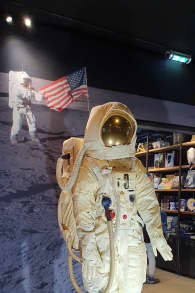 Photo 1 from Destination Lune : Un voyage immersif avec Tom Hanks