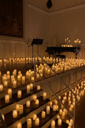 Foto 1 di Candlelight: Queen vs. ABBA