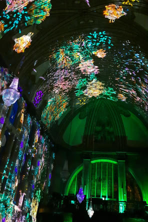 Foto 1 de Eonarium Genesis: Um espetáculo imersivo de luzes na Paróquia Imaculado Coração de Maria