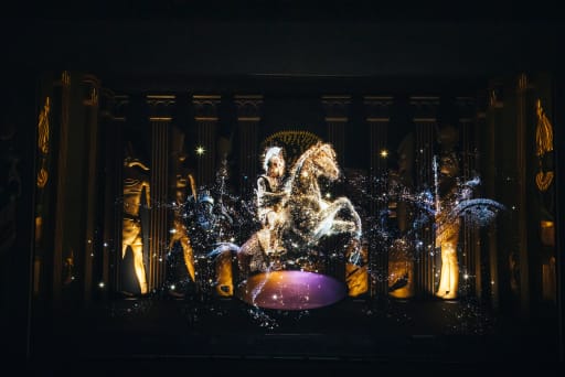 Glasses-free 3D hologram