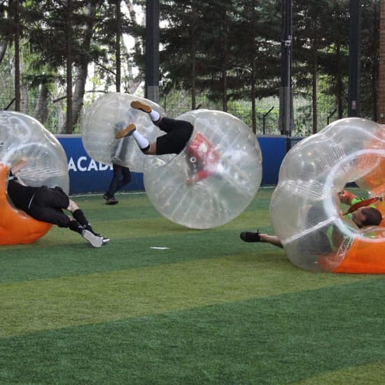 Bubble Football para 6 a 16 pessoas: entra numa bolha gigante!