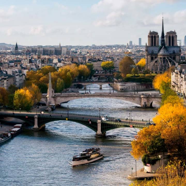 Croisière sur la Seine, champagne, pique-nique ou pause gourmande